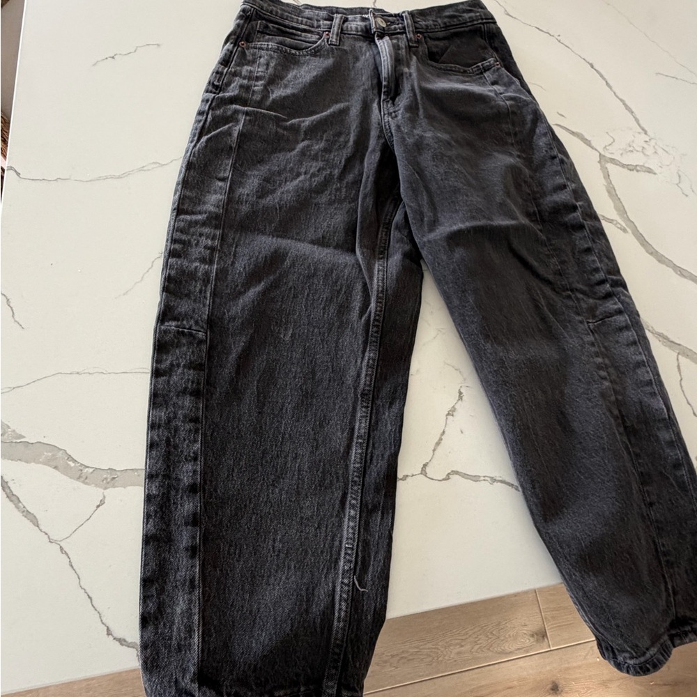 Black Old Navy Women’s Barrel Jeans - Picture 2 of 5